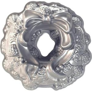 imageNordic Ware Platinum Holiday Wreath Bundt Pan