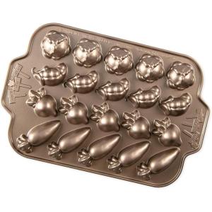 imageNordic Ware Garden Patch Pan